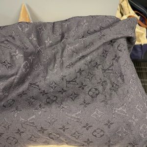 Louis Vuitton shawl scarf